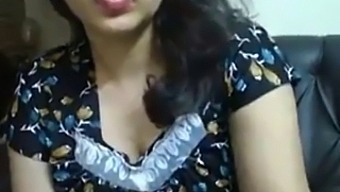 Indian Aunty With Big Boobs Doing Video Chat With Boyfriend