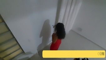 Colombian Latina Diana Curly Shows Off Her Tits To Delivery Man In Medellin