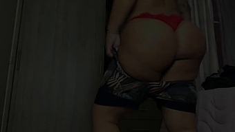 Hidden Camera Captures Big Ass Girl'S Tight Leggings Being Caught