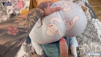 A Tattooed Woman In The Game Seduces The Young Gamer With Her Big Ass And Gets Fucked Hard In Pov