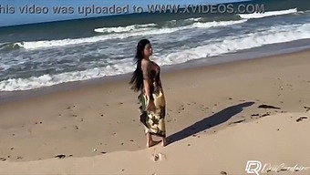 A Naughty Woman Fulfills Her Fan'S Wishes For Outdoor Sex Without A Condom In A Homemade Video
